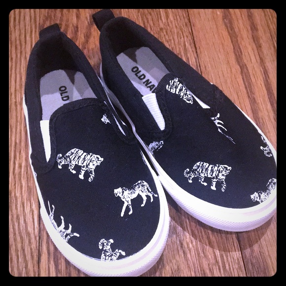 💥3/$25💥 Old Navy tiger slip-ons 🐅 - Picture 1 of 4